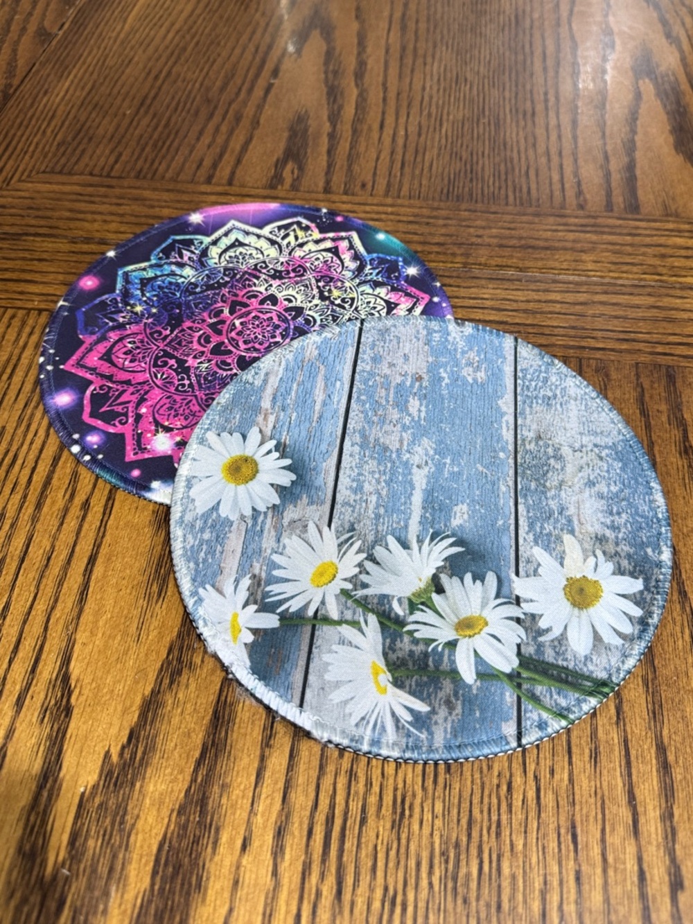 Blue Daisy Round Mouse Pad & Psychedelic Mouse Mat